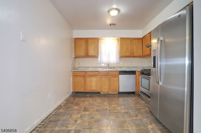 63 Hobson St, Newark City, NJ 07112