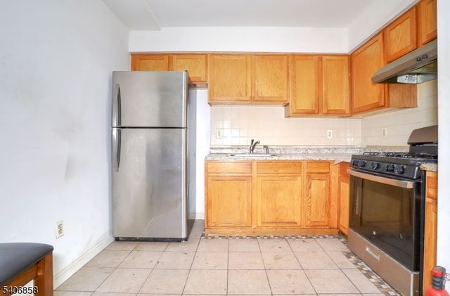 63 Hobson St, Newark City, NJ 07112