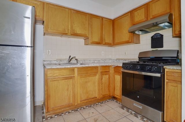 63 Hobson St, Newark City, NJ 07112