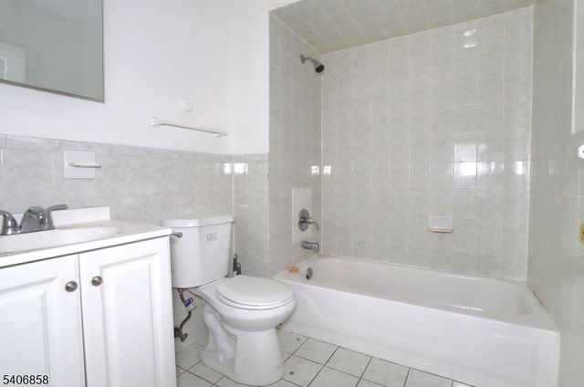 63 Hobson St, Newark City, NJ 07112