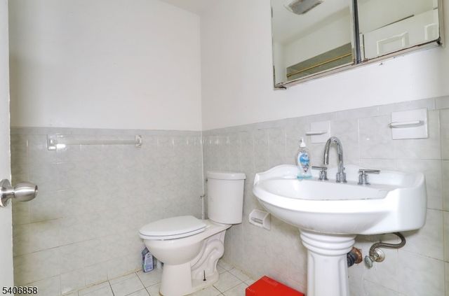 63 Hobson St, Newark City, NJ 07112