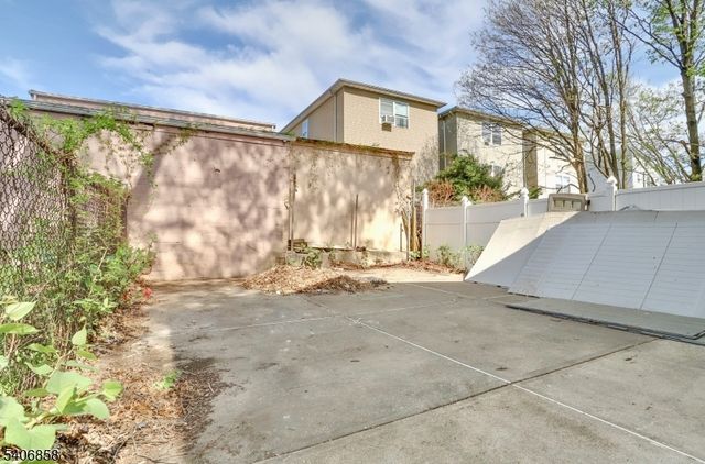 63 Hobson St, Newark City, NJ 07112