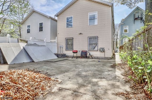 63 Hobson St, Newark City, NJ 07112