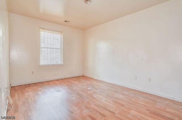 63 Hobson St, Newark City, NJ 07112