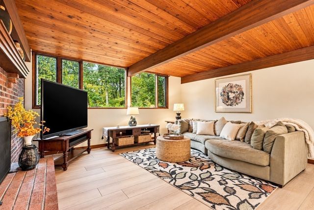 4 Stoney Brook Road, Hopkinton, MA 01748
