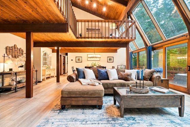 4 Stoney Brook Road, Hopkinton, MA 01748