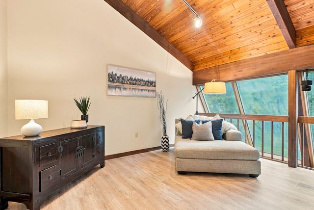 4 Stoney Brook Road, Hopkinton, MA 01748