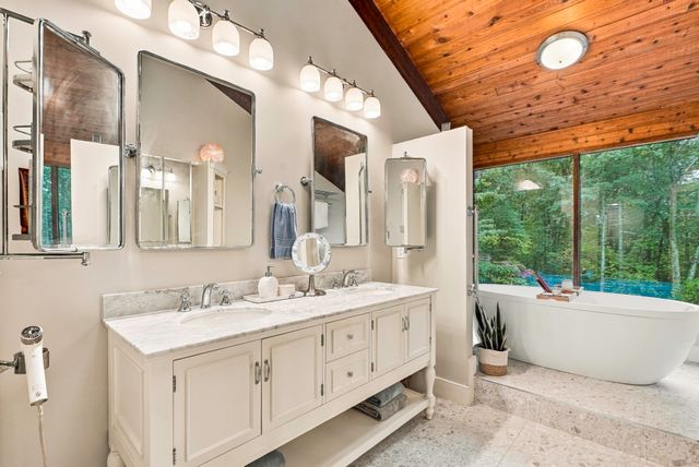 4 Stoney Brook Road, Hopkinton, MA 01748
