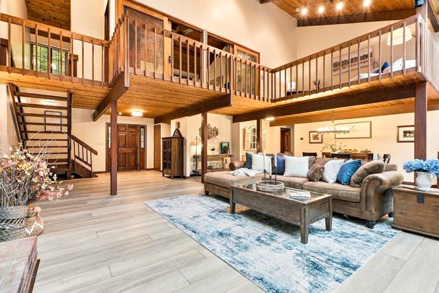 4 Stoney Brook Road, Hopkinton, MA 01748