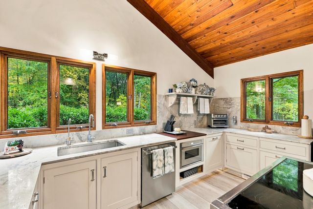 4 Stoney Brook Road, Hopkinton, MA 01748