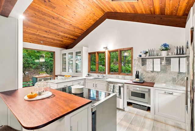 4 Stoney Brook Road, Hopkinton, MA 01748