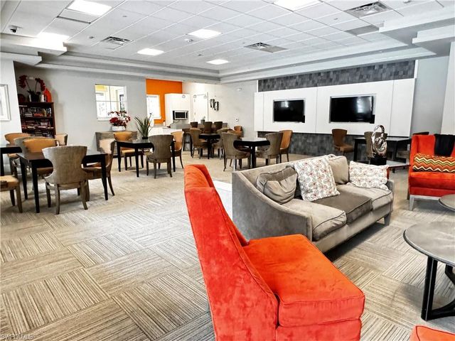 2084 Wellington ST, Naples, FL 34120