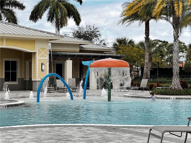 2084 Wellington ST, Naples, FL 34120