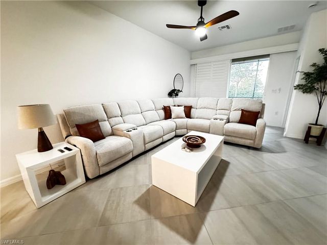 2084 Wellington ST, Naples, FL 34120