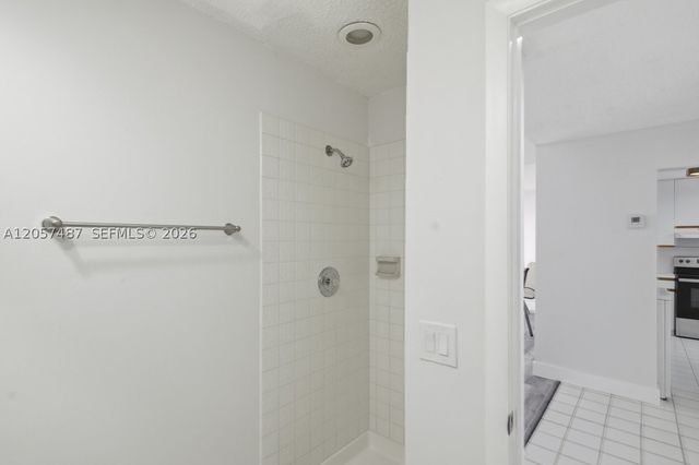 6473 NW 170th Ln, Hialeah, FL 33015