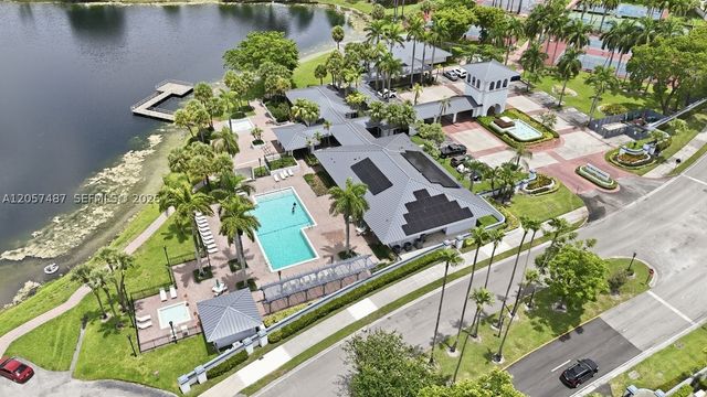 6473 NW 170th Ln, Hialeah, FL 33015