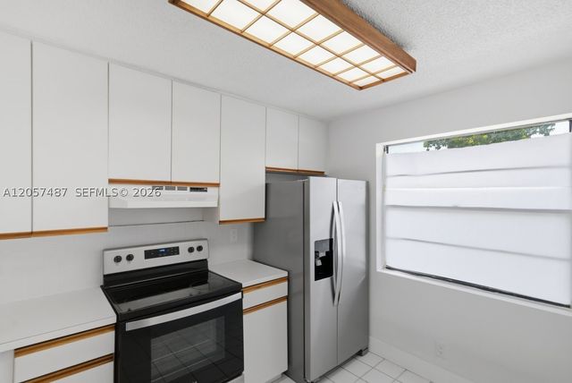6473 NW 170th Ln, Hialeah, FL 33015