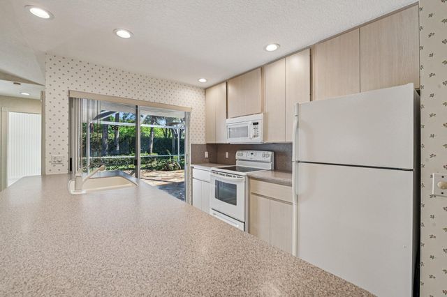 4202 Water Oak Court, Palm Beach Gardens, FL 33410