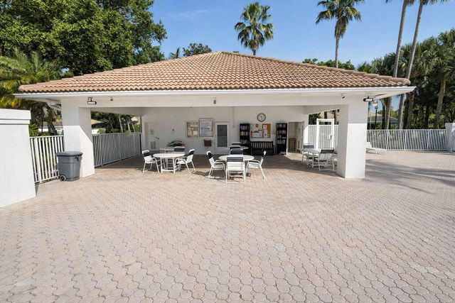 4202 Water Oak Court, Palm Beach Gardens, FL 33410