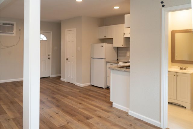 97 Anthony ST B, Austin, TX 78702