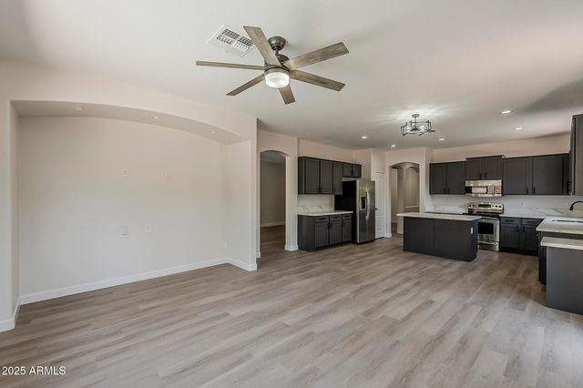 180 W ROADRUNNER Drive, Chandler, AZ 85286