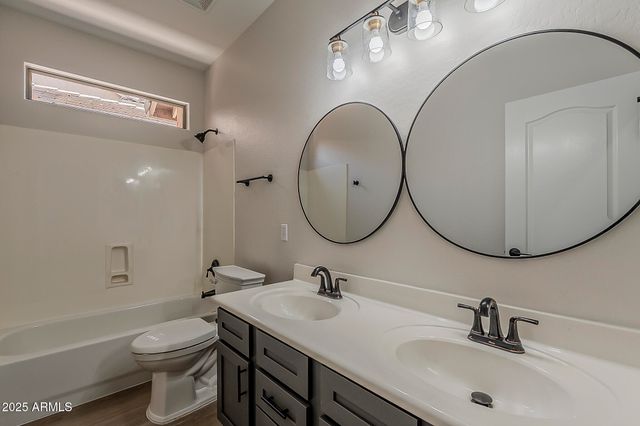 180 W ROADRUNNER Drive, Chandler, AZ 85286