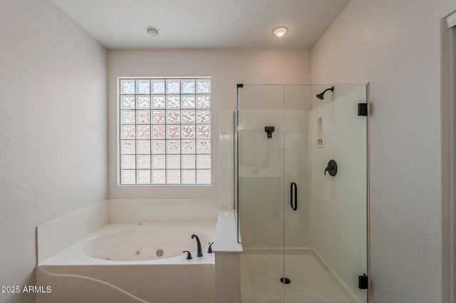 180 W ROADRUNNER Drive, Chandler, AZ 85286