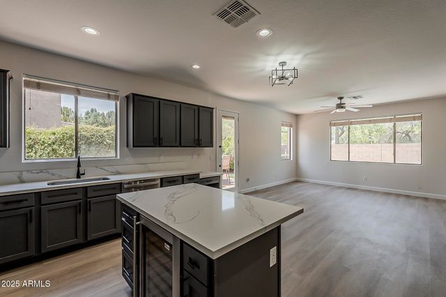 180 W ROADRUNNER Drive, Chandler, AZ 85286