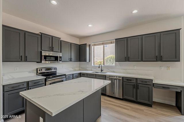 180 W ROADRUNNER Drive, Chandler, AZ 85286