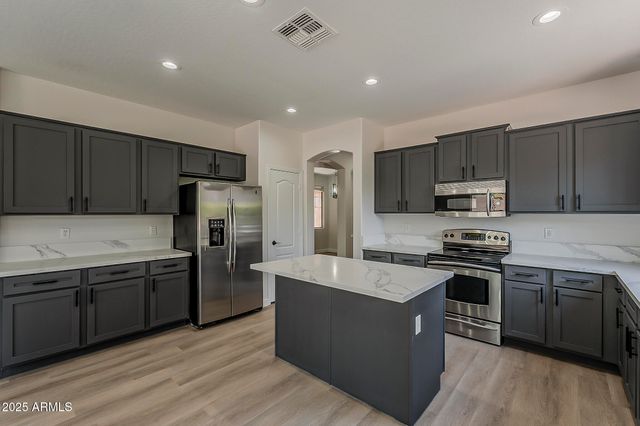 180 W ROADRUNNER Drive, Chandler, AZ 85286