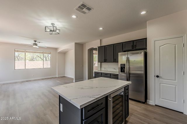 180 W ROADRUNNER Drive, Chandler, AZ 85286