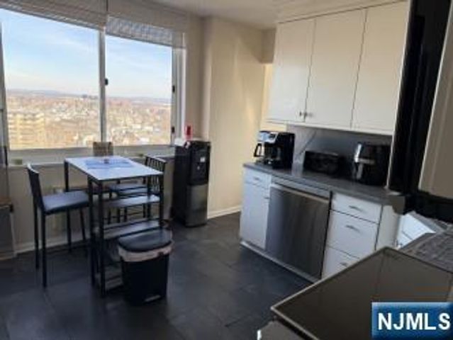 160 Overlook Avenue 11A, Hackensack, NJ 07601