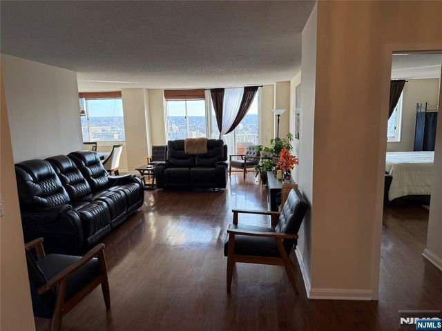 160 Overlook Avenue 11A, Hackensack, NJ 07601