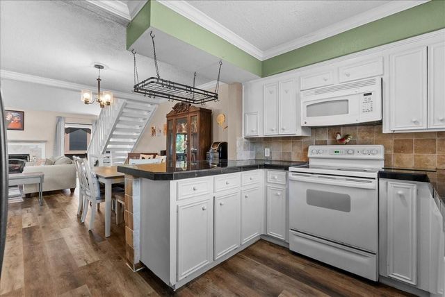 721 Davis Road, League City, TX 77573