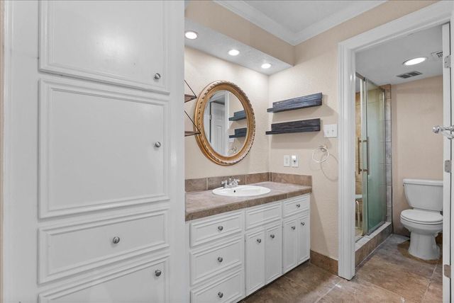 721 Davis Road, League City, TX 77573