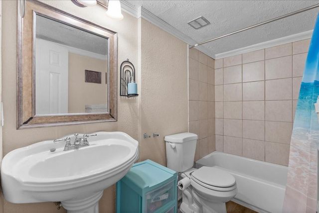 721 Davis Road, League City, TX 77573
