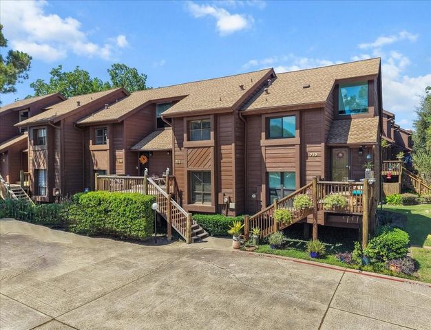 721 Davis Road, League City, TX 77573