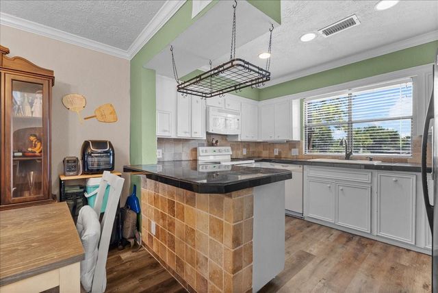 721 Davis Road, League City, TX 77573