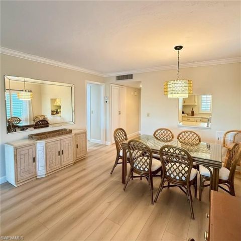 57 High Point CIR W 201, Naples, FL 34103