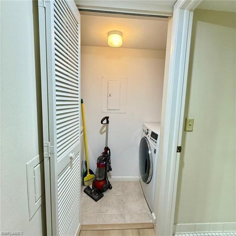 57 High Point CIR W 201, Naples, FL 34103