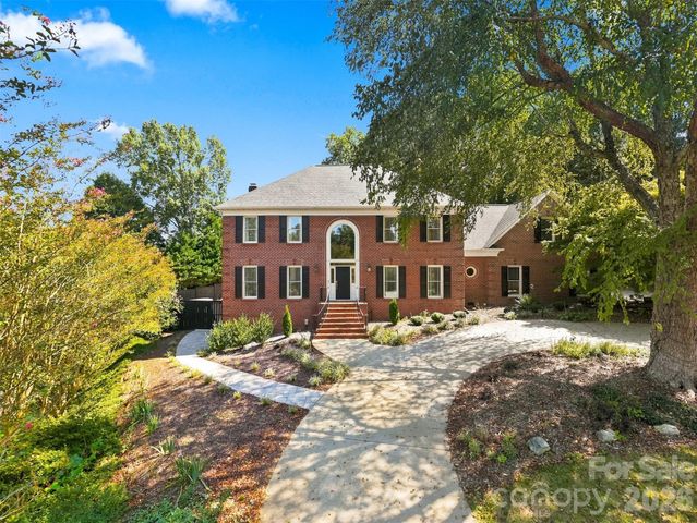 555 19th Avenue Lane NW, Hickory, NC 28601