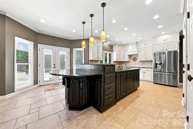 555 19th Avenue Lane NW, Hickory, NC 28601