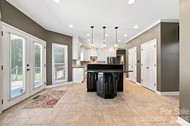 555 19th Avenue Lane NW, Hickory, NC 28601