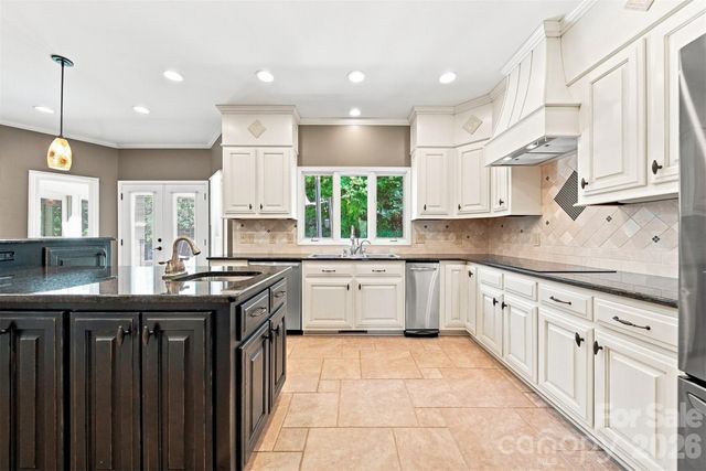 555 19th Avenue Lane NW, Hickory, NC 28601
