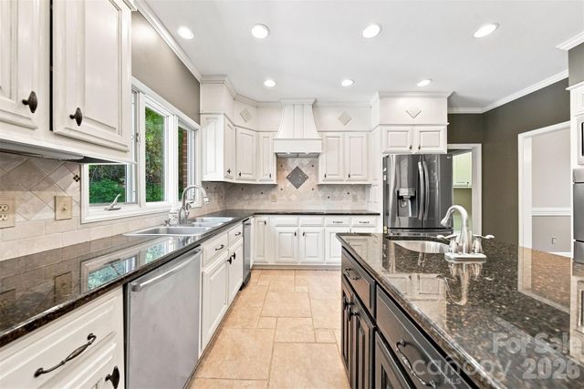 555 19th Avenue Lane NW, Hickory, NC 28601