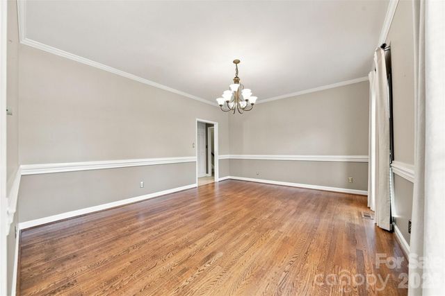 555 19th Avenue Lane NW, Hickory, NC 28601