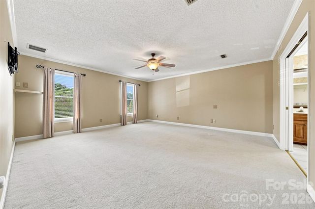555 19th Avenue Lane NW, Hickory, NC 28601