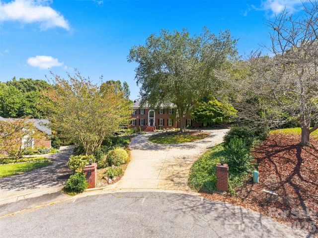 555 19th Avenue Lane NW, Hickory, NC 28601