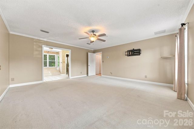 555 19th Avenue Lane NW, Hickory, NC 28601