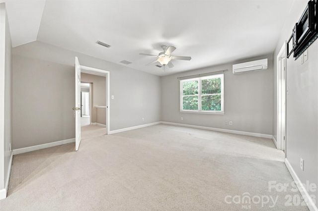555 19th Avenue Lane NW, Hickory, NC 28601
